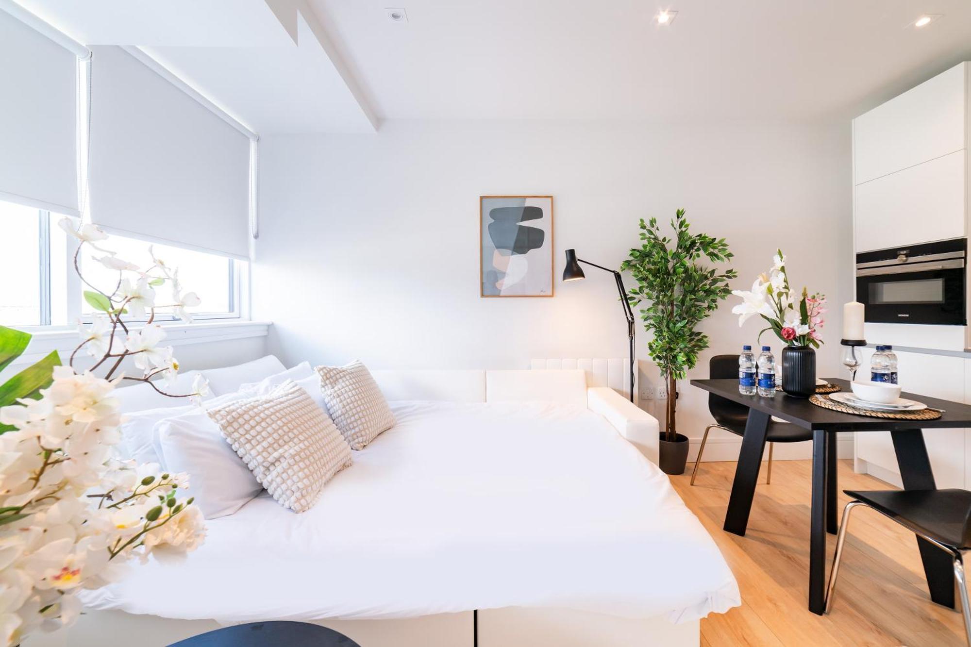 Stylish Retreats On Olympic Way Apartment London Bagian luar foto