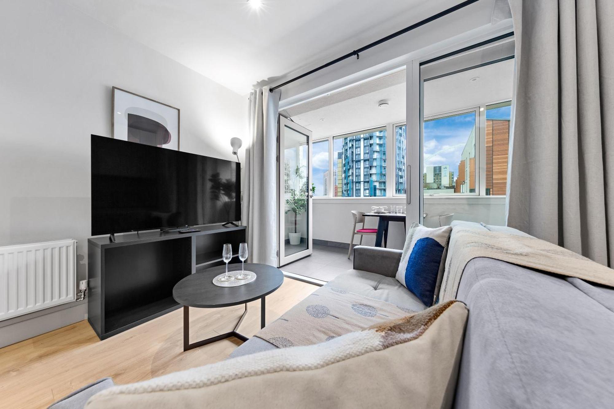 Stylish Retreats On Olympic Way Apartment London Bagian luar foto