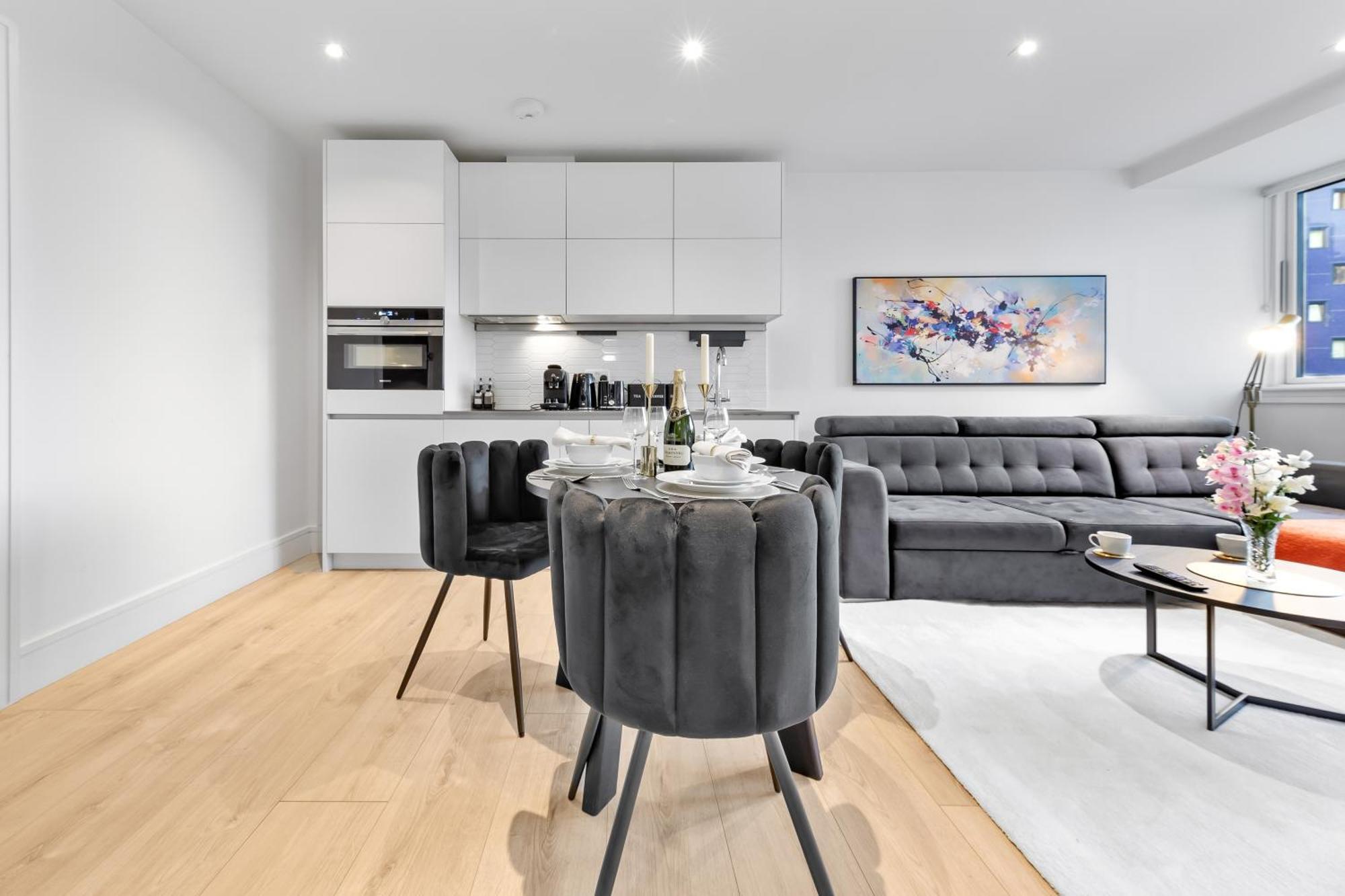 Stylish Retreats On Olympic Way Apartment London Bagian luar foto