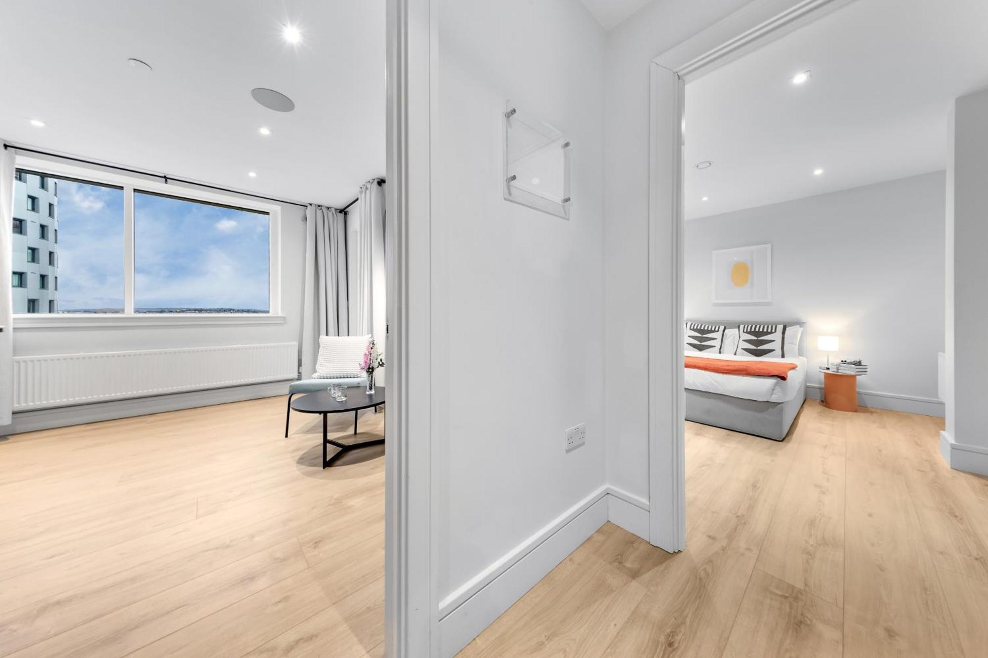 Stylish Retreats On Olympic Way Apartment London Bagian luar foto