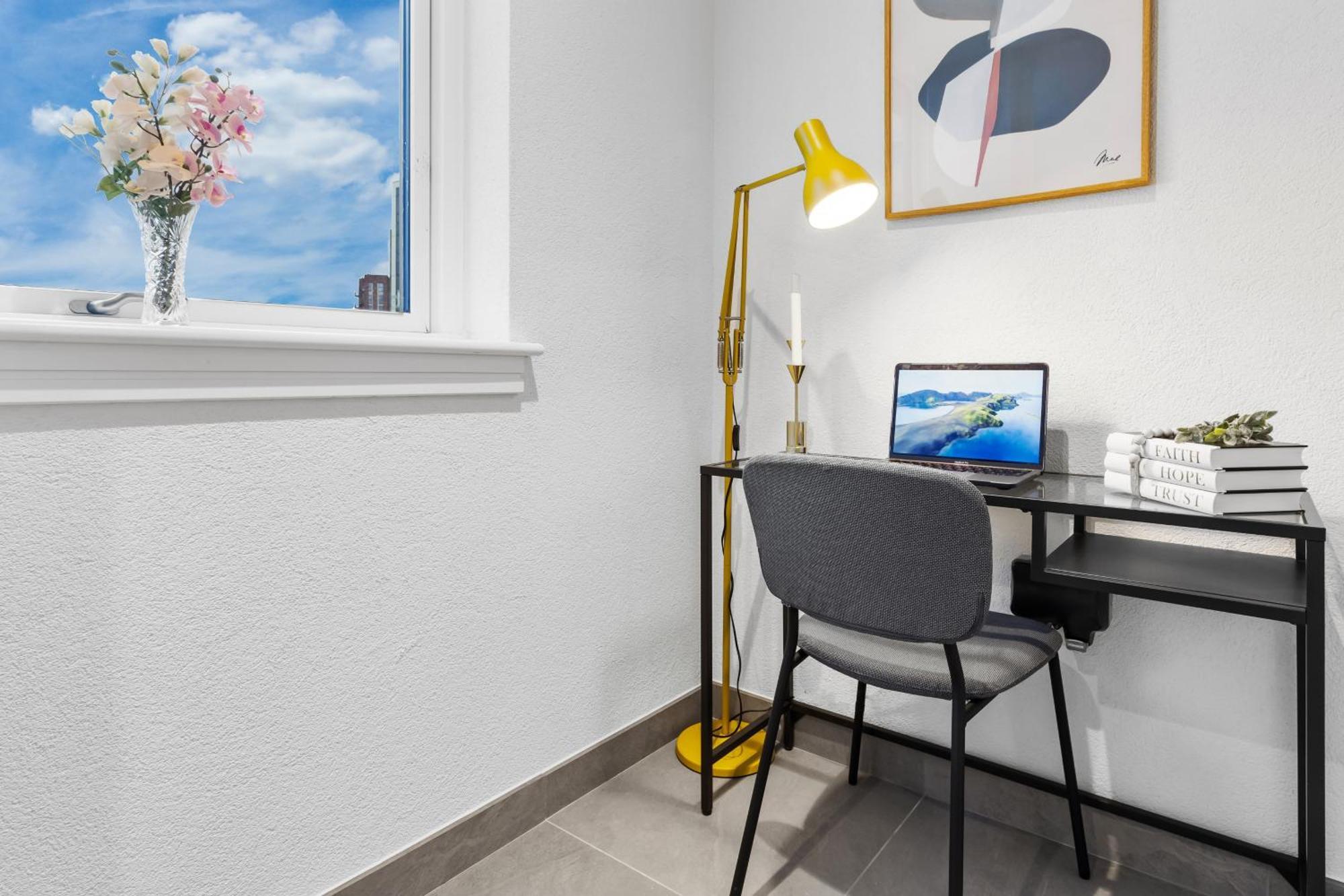 Stylish Retreats On Olympic Way Apartment London Bagian luar foto